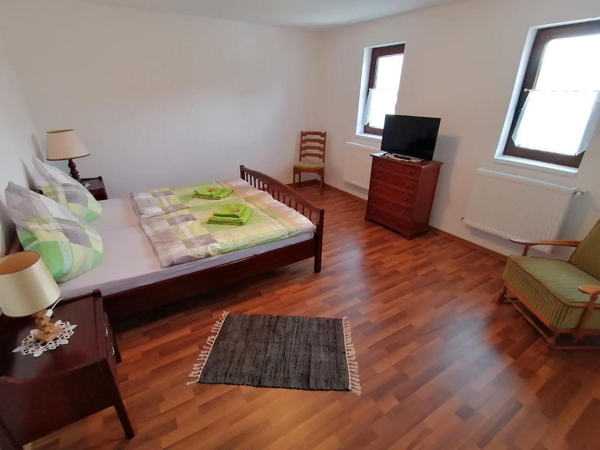Casa Bunicii Hotell Sasca Montană Eksteriør bilde