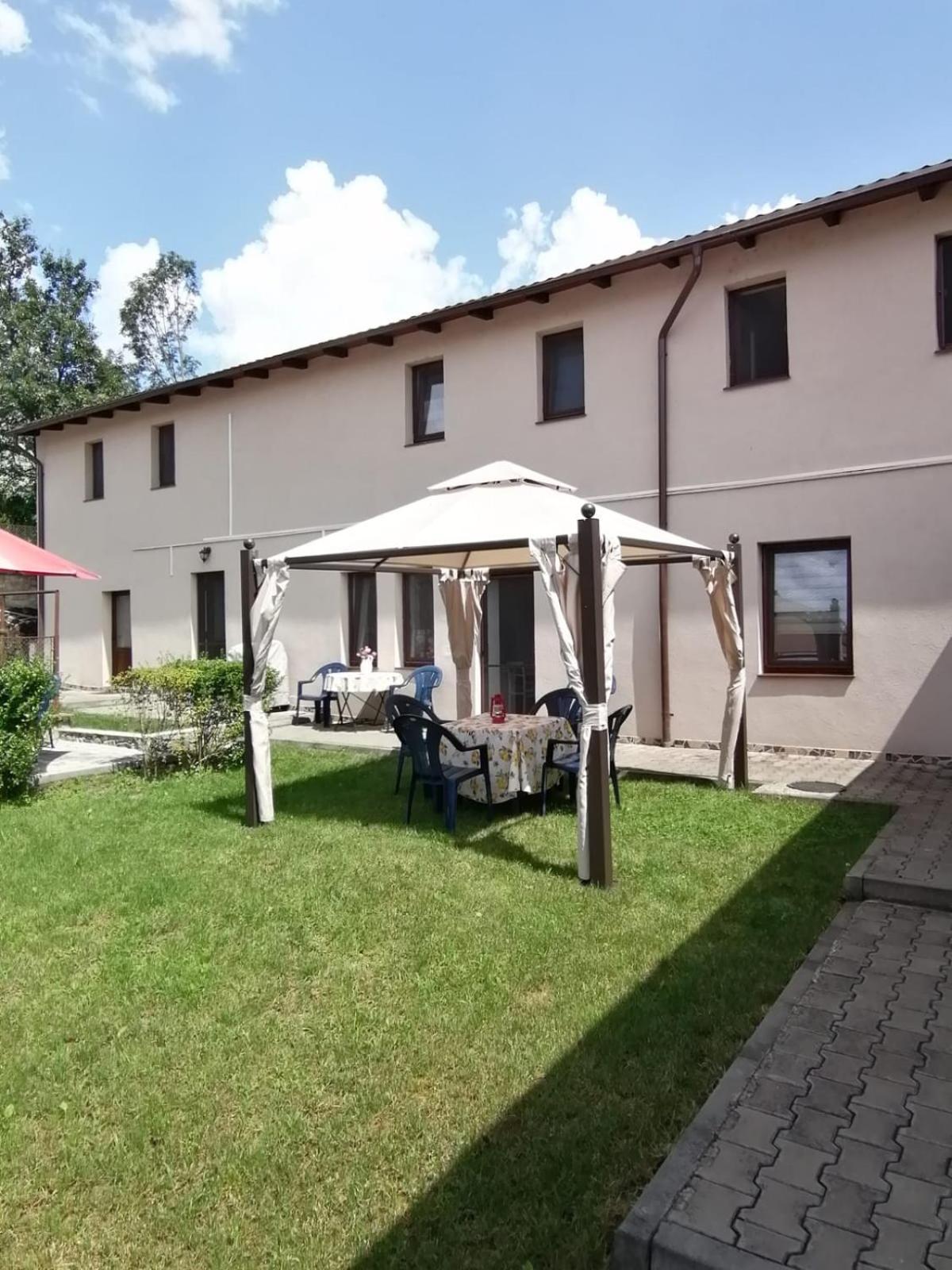 Casa Bunicii Hotell Sasca Montană Eksteriør bilde