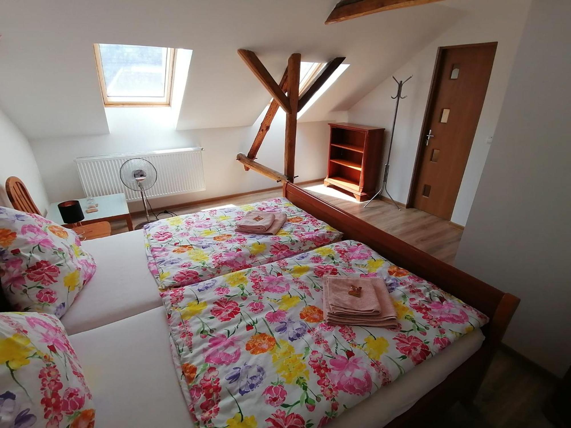Casa Bunicii Hotell Sasca Montană Eksteriør bilde